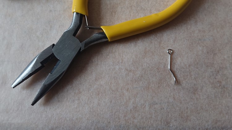 Create a flower charm - Add a bend