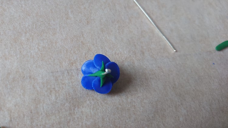 Create a flower charm - Add Sepals