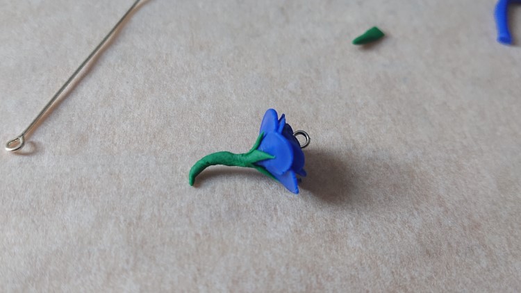 Create a flower charm - Wrap the stem